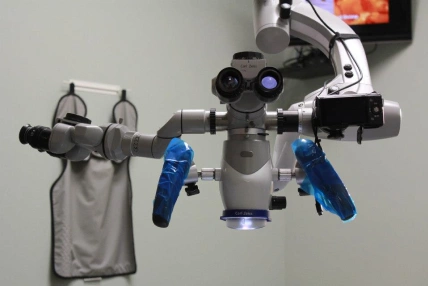 img-surgical-operating-microscope